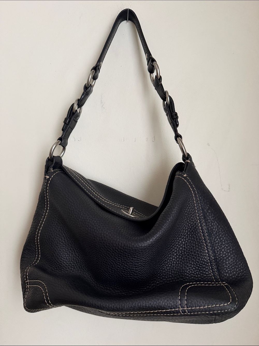 Coach Chelsea hobo shoulder bag crafted from black pebbled leather - Picture 5 of 9